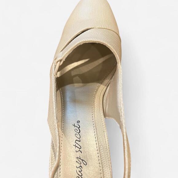 Cream slingback kitten heels - Picture 4 of 6